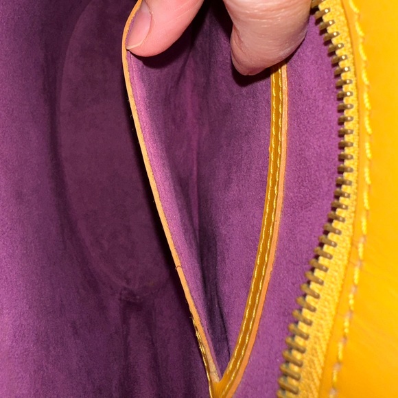 EUC. Louis Vuitton Epi Yellow St. Jacques Hand Bag. - Picture 8 of 16
